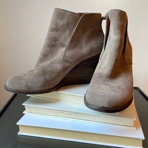 Lucky women’s Wedge ankle Bootie size 7